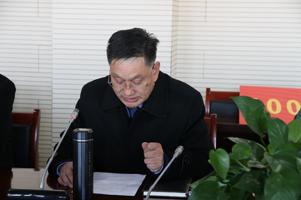 芜湖亚博网站有保障的教育基金会理事长任祖智主持捐赠仪式.JPG